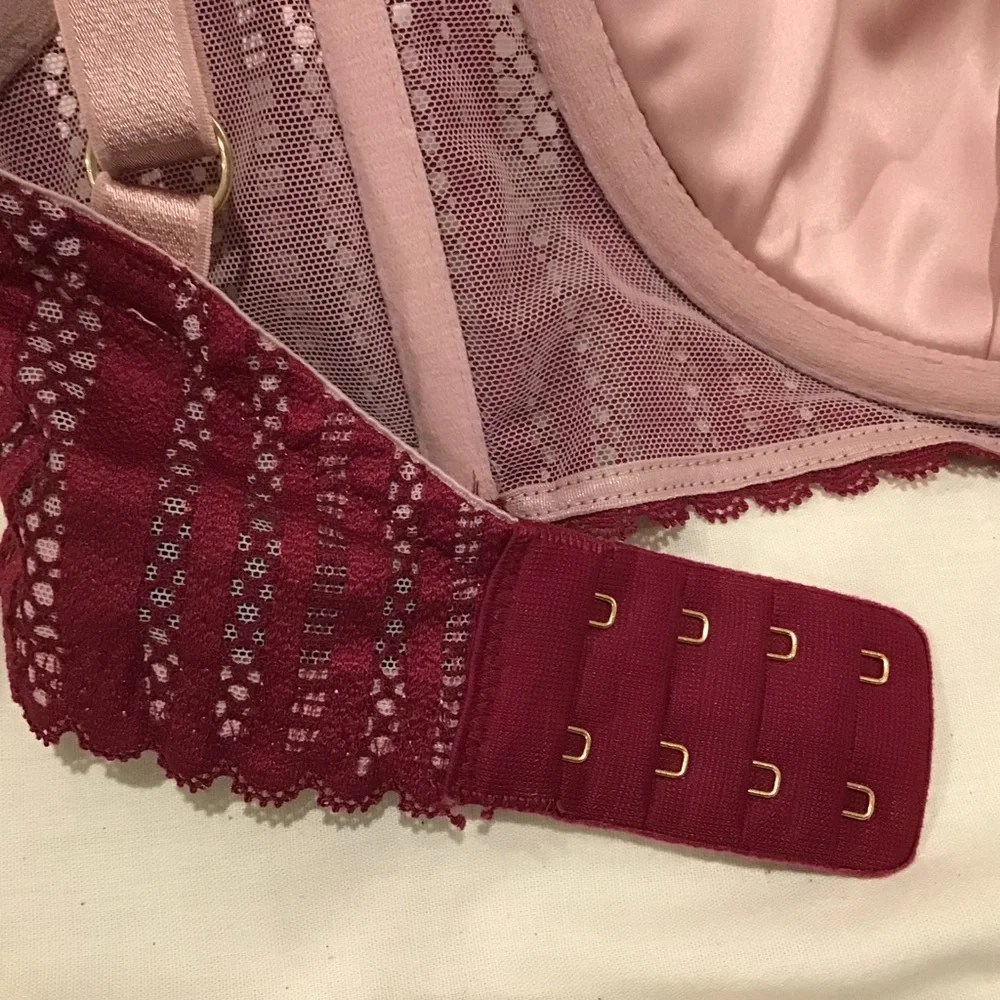 Victoria’s Secret lined plunge bra